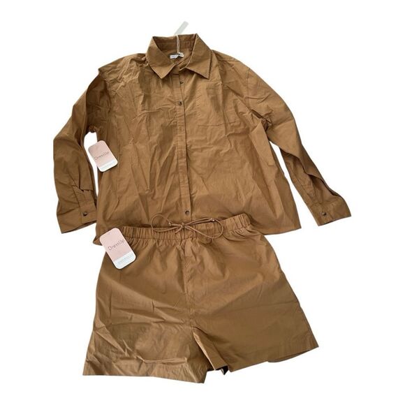 🆕 2 pc Set Cresent Button Down and Shorts Set size M - Picture 1 of 13